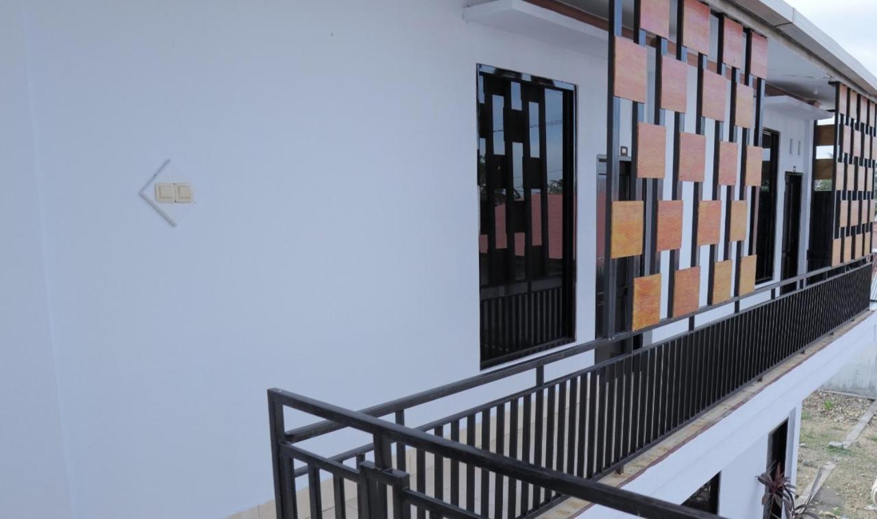 ホテル Reddoorz @ Pasangkayu Mamuju Utara エクステリア 写真