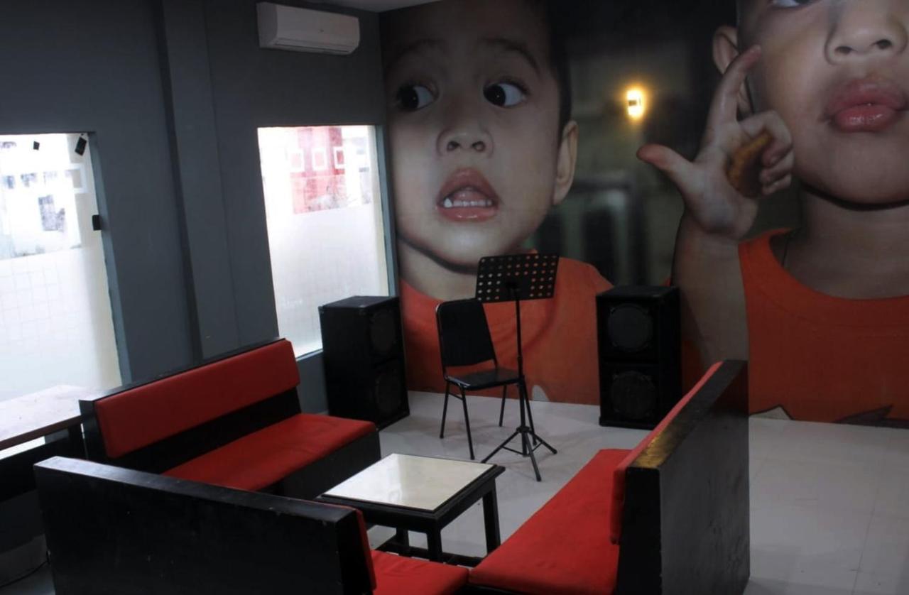ホテル Reddoorz @ Pasangkayu Mamuju Utara エクステリア 写真