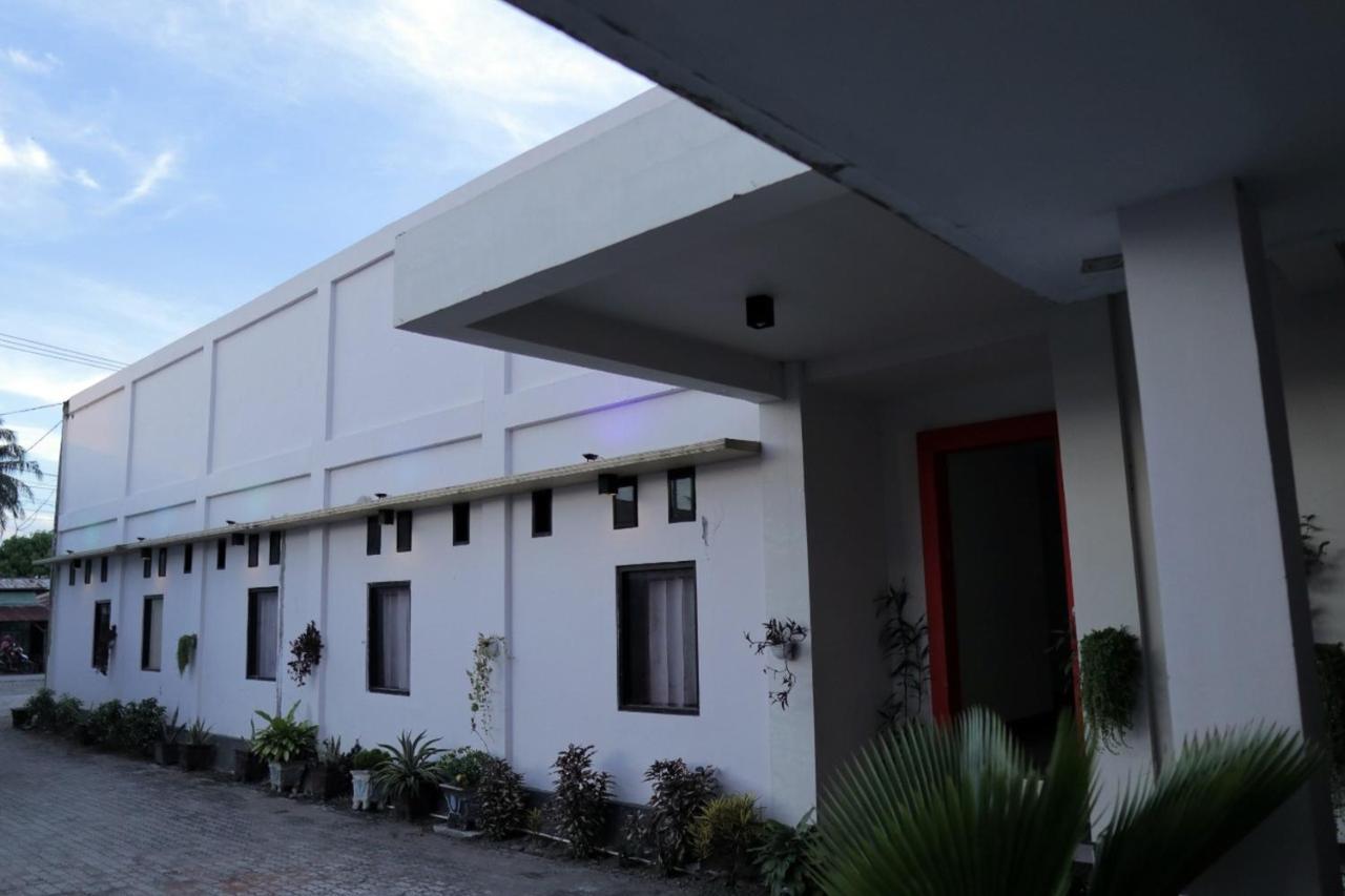 ホテル Reddoorz @ Pasangkayu Mamuju Utara エクステリア 写真