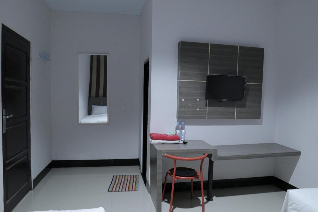 ホテル Reddoorz @ Pasangkayu Mamuju Utara エクステリア 写真